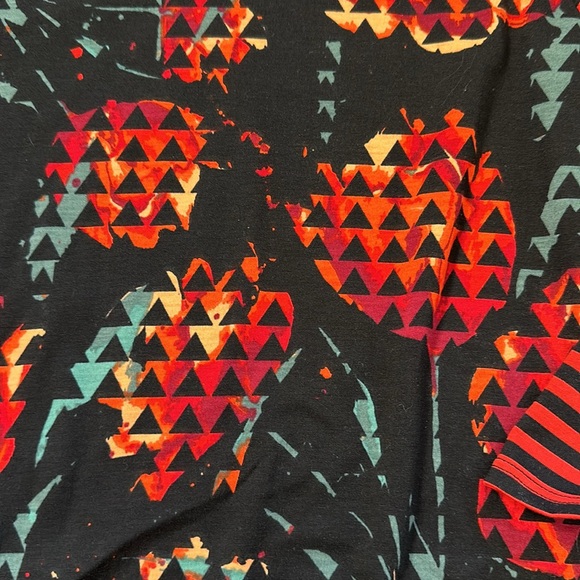 Lularoe Randy Tee - Picture 2 of 4